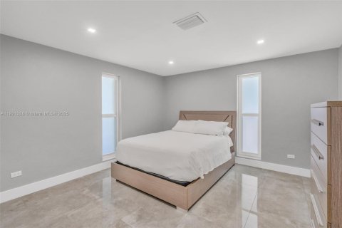 House in Key Largo, Florida 3 bedrooms, 144.56 sq.m. № 2082723 - photo 15