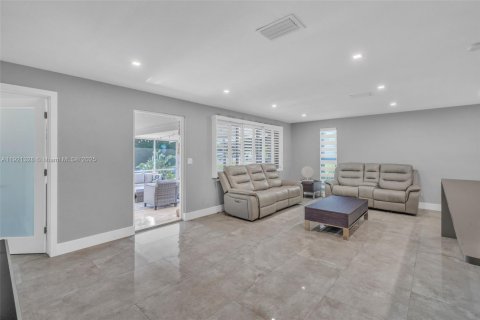 House in Key Largo, Florida 3 bedrooms, 144.56 sq.m. № 2082723 - photo 4
