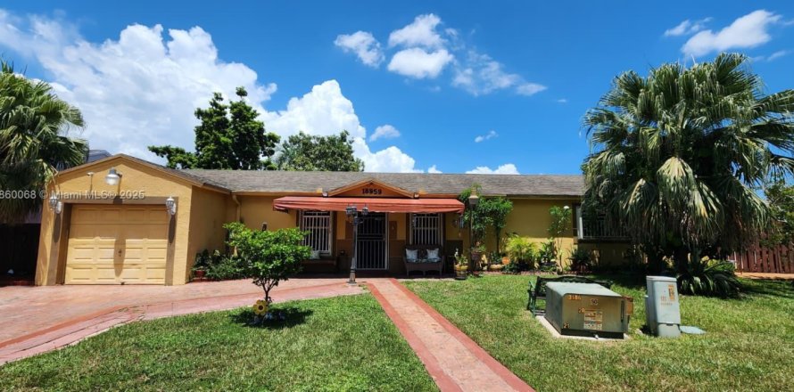 Casa en Hialeah, Florida 3 dormitorios, 126.81 m2 № 1893331