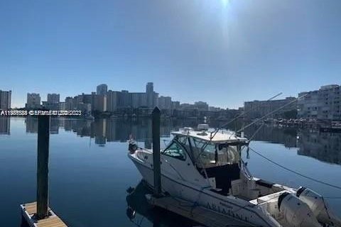 Condominio en alquiler en Hallandale Beach, Florida, 2 dormitorios, 117.06 m2 № 2044922 - foto 2