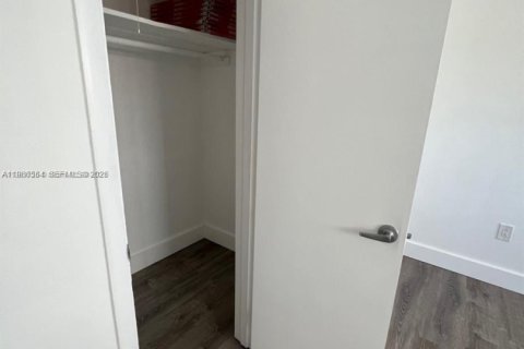 Condominio en alquiler en Hallandale Beach, Florida, 2 dormitorios, 117.06 m2 № 2044922 - foto 11