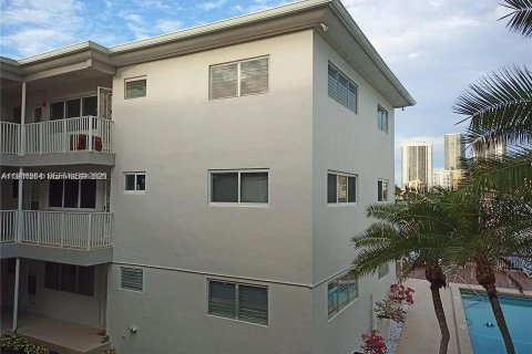 Condominio en alquiler en Hallandale Beach, Florida, 2 dormitorios, 117.06 m2 № 2044922 - foto 5
