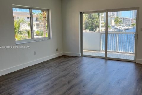 Condominio en alquiler en Hallandale Beach, Florida, 2 dormitorios, 117.06 m2 № 2044922 - foto 7