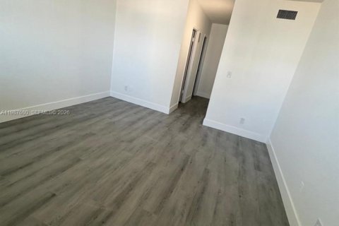 Condominio en alquiler en Sunny Isles Beach, Florida, 1 dormitorio, 92.9 m2 № 2255243 - foto 12