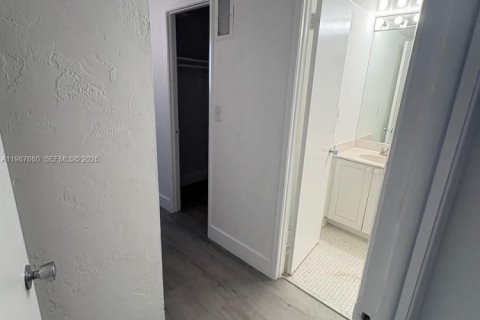 Condominio en alquiler en Sunny Isles Beach, Florida, 1 dormitorio, 92.9 m2 № 2255243 - foto 18