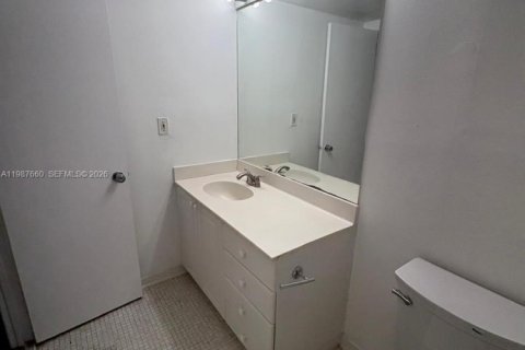 Condominio en alquiler en Sunny Isles Beach, Florida, 1 dormitorio, 92.9 m2 № 2255243 - foto 15