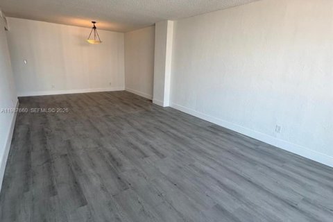Condominio en alquiler en Sunny Isles Beach, Florida, 1 dormitorio, 92.9 m2 № 2255243 - foto 9
