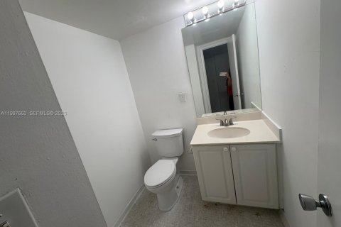 Condominio en alquiler en Sunny Isles Beach, Florida, 1 dormitorio, 92.9 m2 № 2255243 - foto 14