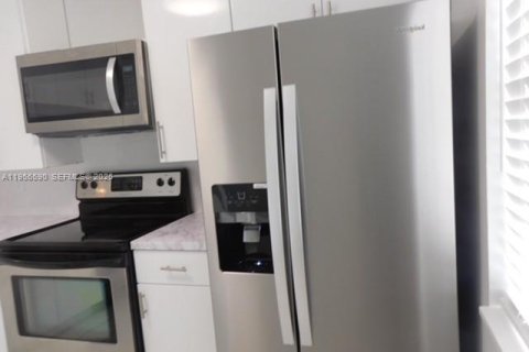 Casa en alquiler en Hialeah, Florida, 2 dormitorios, 86.58 m2 № 2010661 - foto 5