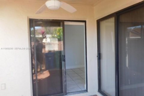 Casa en alquiler en Hialeah, Florida, 2 dormitorios, 86.58 m2 № 2010661 - foto 21