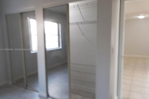 Casa en alquiler en Hialeah, Florida, 2 dormitorios, 86.58 m2 № 2010661 - foto 20