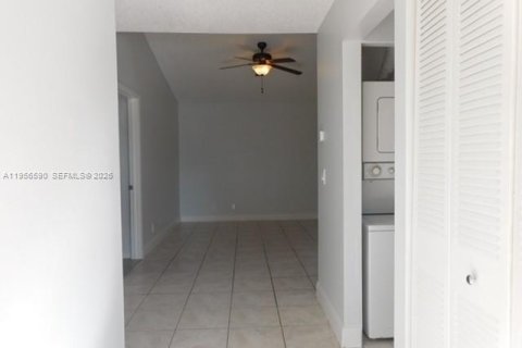 Casa en alquiler en Hialeah, Florida, 2 dormitorios, 86.58 m2 № 2010661 - foto 18