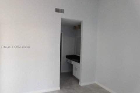 Casa en alquiler en Hialeah, Florida, 2 dormitorios, 86.58 m2 № 2010661 - foto 11