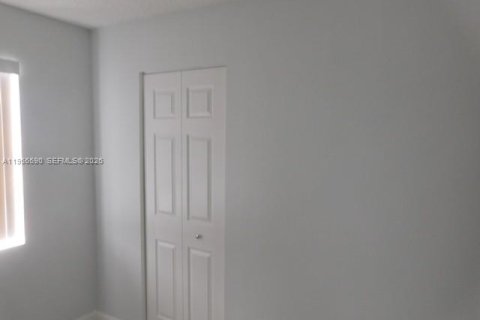 Casa en alquiler en Hialeah, Florida, 2 dormitorios, 86.58 m2 № 2010661 - foto 13