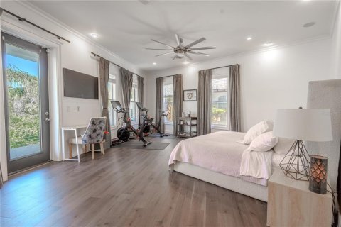 House in Tampa, Florida 6 bedrooms, 436.73 sq.m. № 2100802 - photo 15