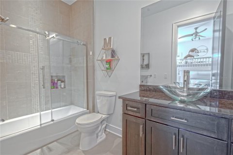 House in Tampa, Florida 6 bedrooms, 436.73 sq.m. № 2100802 - photo 27