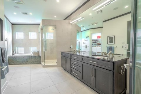 House in Tampa, Florida 6 bedrooms, 436.73 sq.m. № 2100802 - photo 17