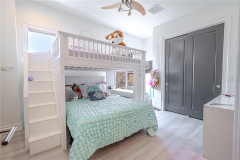 House in Tampa, Florida 6 bedrooms, 436.73 sq.m. № 2100802 - photo 26