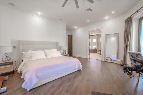 House in Tampa, Florida 6 bedrooms, 436.73 sq.m. № 2100802 - photo 14