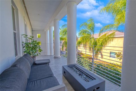 House in Tampa, Florida 6 bedrooms, 436.73 sq.m. № 2100802 - photo 22