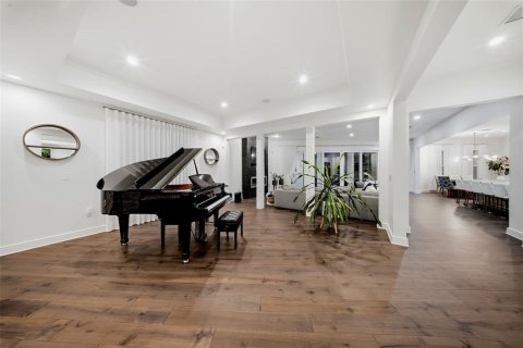 House in Tampa, Florida 6 bedrooms, 436.73 sq.m. № 2100802 - photo 10