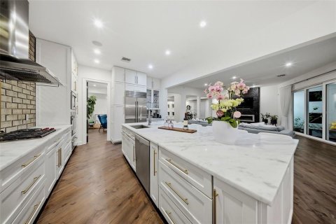 House in Tampa, Florida 6 bedrooms, 436.73 sq.m. № 2100802 - photo 6