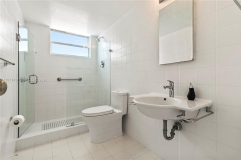 Condo in Miami, Florida, 2 bedrooms  № 2172762 - photo 21