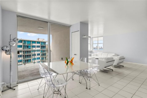 Condo in Miami, Florida, 2 bedrooms  № 2172762 - photo 6