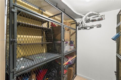 Condo in Miami, Florida, 2 bedrooms  № 2172762 - photo 26
