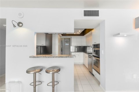 Condo in Miami, Florida, 2 bedrooms  № 2172762 - photo 10