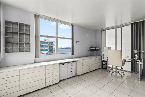 Condo in Miami, Florida, 2 bedrooms  № 2172762 - photo 18