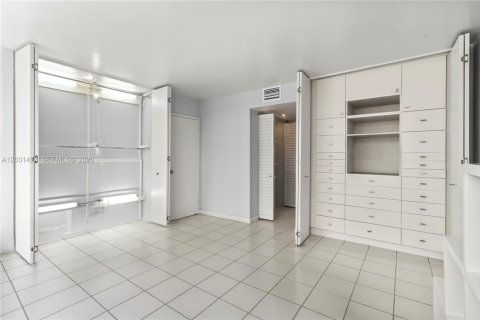 Condo in Miami, Florida, 2 bedrooms  № 2172762 - photo 15