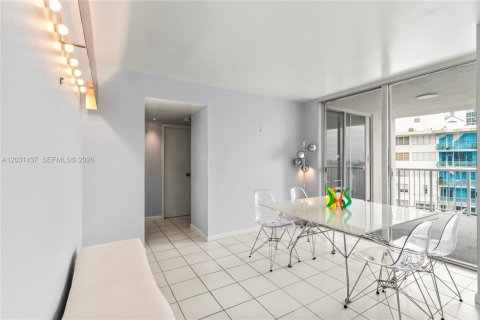 Condo in Miami, Florida, 2 bedrooms  № 2172762 - photo 7