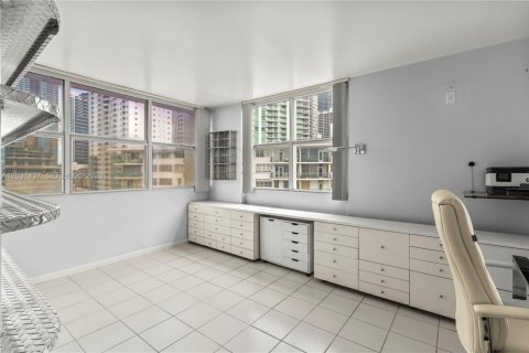 Condo in Miami, Florida, 2 bedrooms  № 2172762 - photo 20