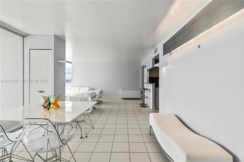 Condo in Miami, Florida, 2 bedrooms  № 2172762 - photo 5
