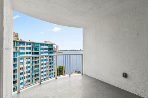 Condo in Miami, Florida, 2 bedrooms  № 2172762 - photo 22