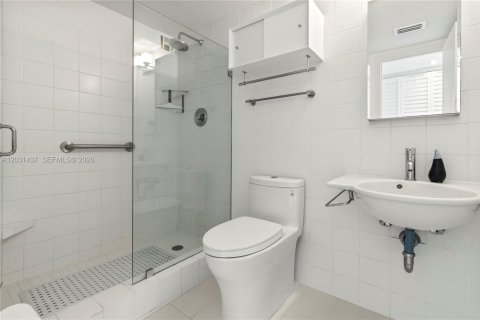 Condo in Miami, Florida, 2 bedrooms  № 2172762 - photo 17