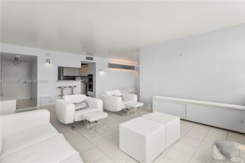 Condo in Miami, Florida, 2 bedrooms  № 2172762 - photo 9