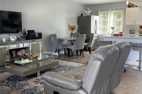 Condominio en venta en Cape Coral, Florida, 2 dormitorios, 83.61 m2 № 1945337 - foto 3