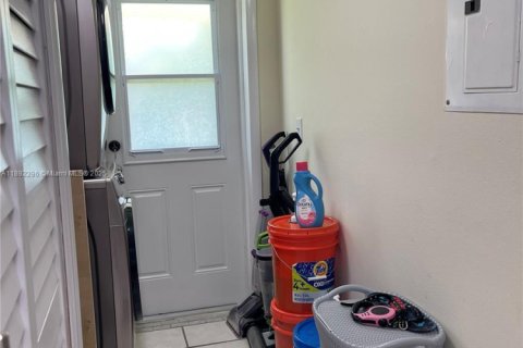 Condominio en venta en Cape Coral, Florida, 2 dormitorios, 83.61 m2 № 1945337 - foto 10