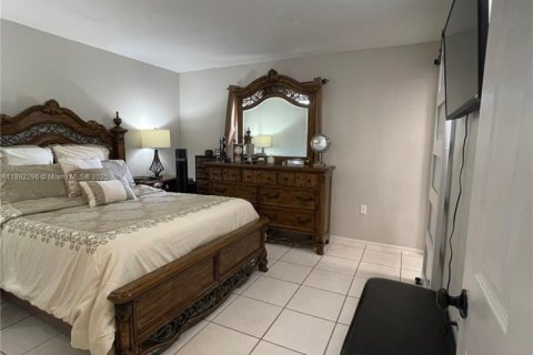 Condominio en venta en Cape Coral, Florida, 2 dormitorios, 83.61 m2 № 1945337 - foto 16