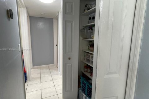 Condominio en venta en Cape Coral, Florida, 2 dormitorios, 83.61 m2 № 1945337 - foto 17
