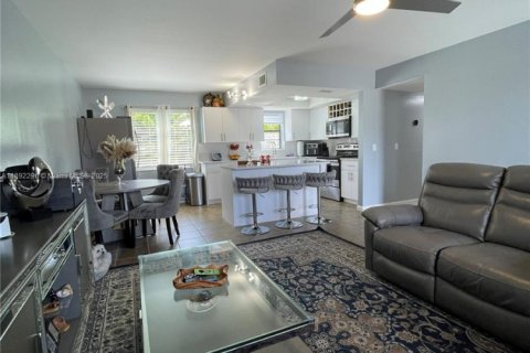 Condominio en venta en Cape Coral, Florida, 2 dormitorios, 83.61 m2 № 1945337 - foto 5