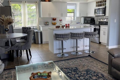 Condominio en venta en Cape Coral, Florida, 2 dormitorios, 83.61 m2 № 1945337 - foto 2
