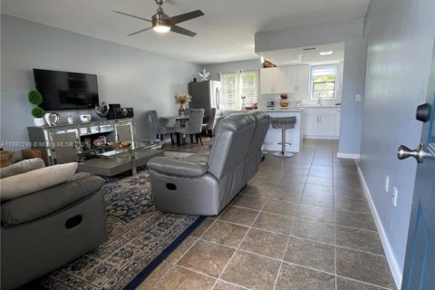 Condominio en venta en Cape Coral, Florida, 2 dormitorios, 83.61 m2 № 1945337 - foto 6