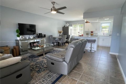 Condominio en venta en Cape Coral, Florida, 2 dormitorios, 83.61 m2 № 1945337 - foto 4