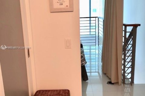 Copropriété à louer à Miami, Floride: 1 chambre, 74.51 m2 № 2003940 - photo 8