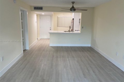 Condo in Miami, Florida, 1 bedroom  № 2017554 - photo 2