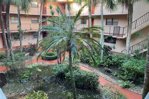 Condo in Miami, Florida, 1 bedroom  № 2017554 - photo 9