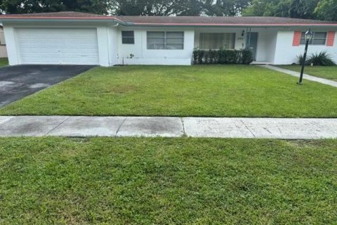 Villa ou maison à louer à Plantation, Floride: 3 chambres, 156.73 m2 № 2327769 - photo 3